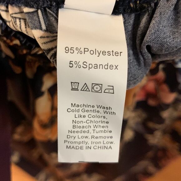 Size Medium New in package three-piece pajama set - Picture 6 of 10